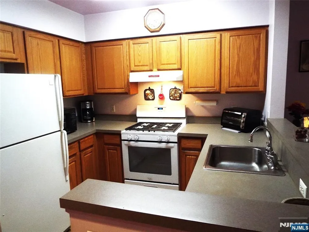 189 Forest Avenue 307 Paramus, NJ 07652