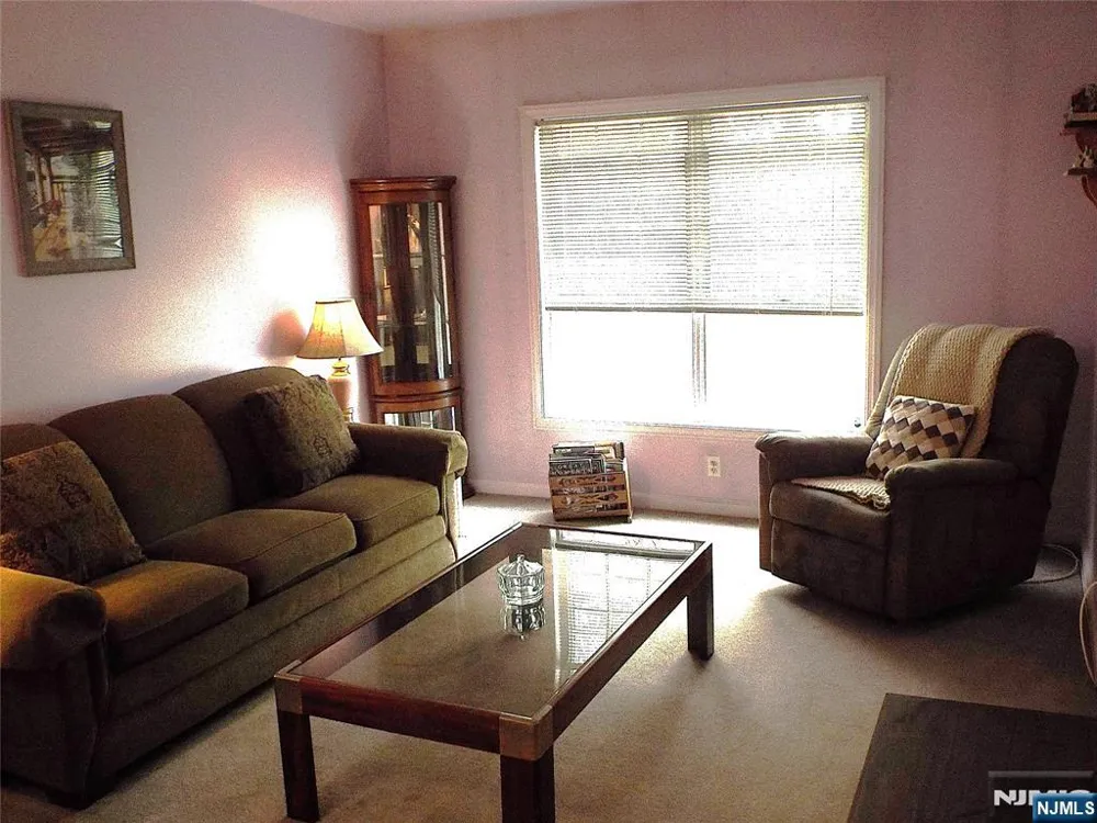 189 Forest Avenue 307 Paramus, NJ 07652