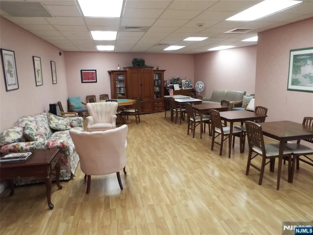 189 Forest Avenue 307 Paramus, NJ 07652