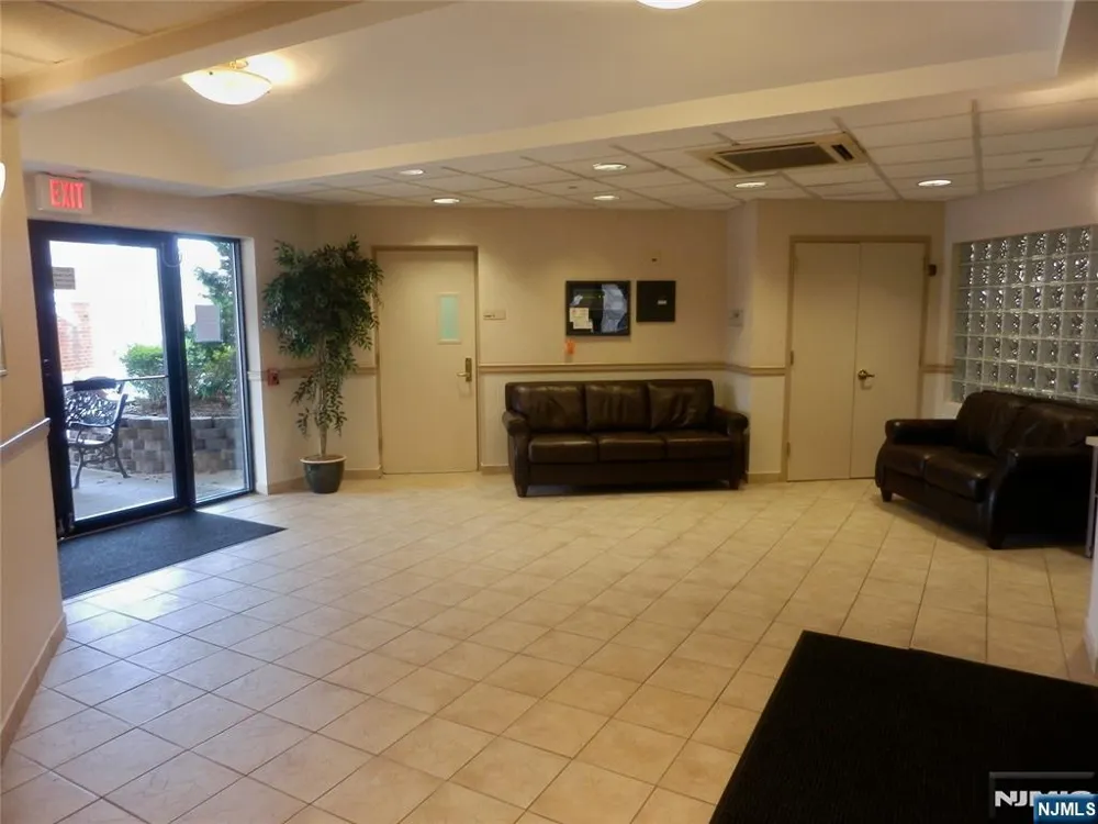 189 Forest Avenue 307 Paramus, NJ 07652