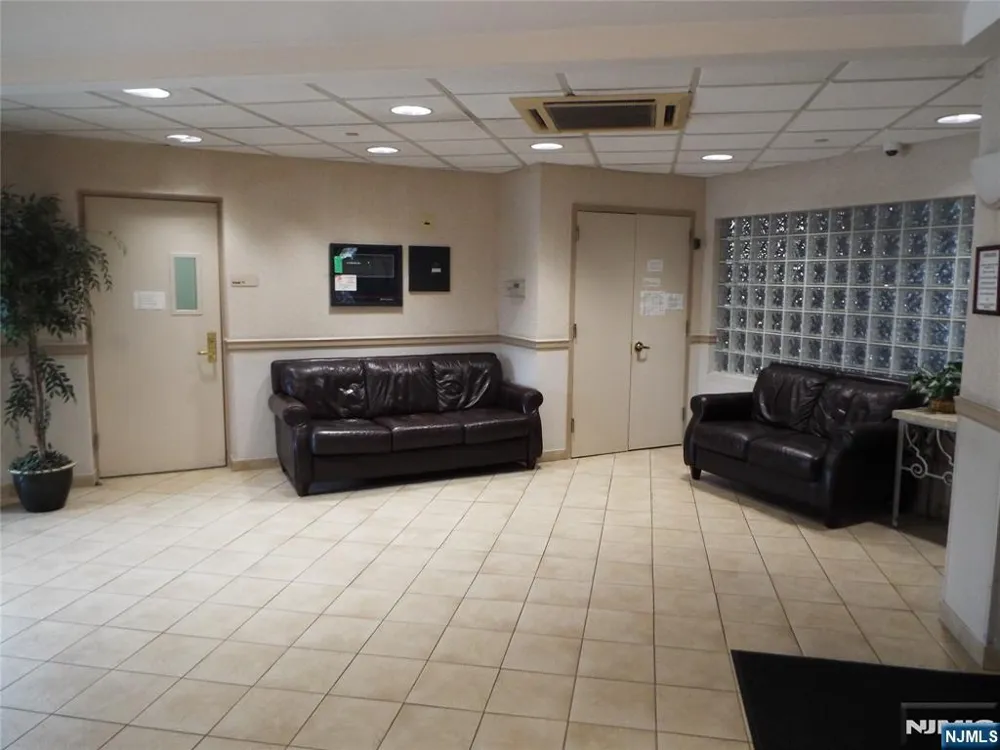 189 Forest Avenue 307 Paramus, NJ 07652