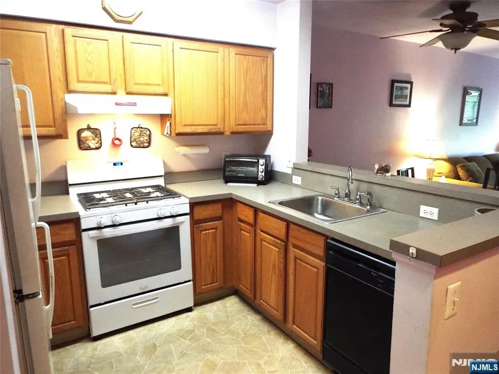 189 Forest Avenue 307 Paramus, NJ 07652