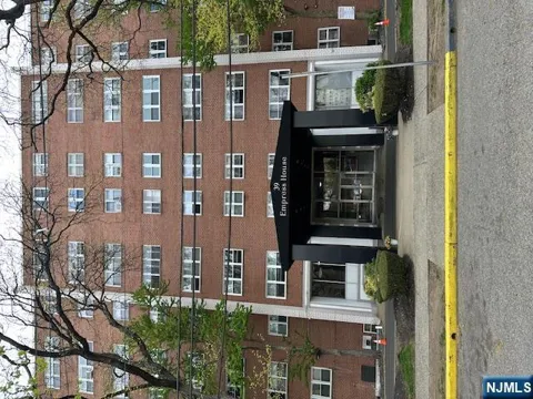 39 E 39th 7R