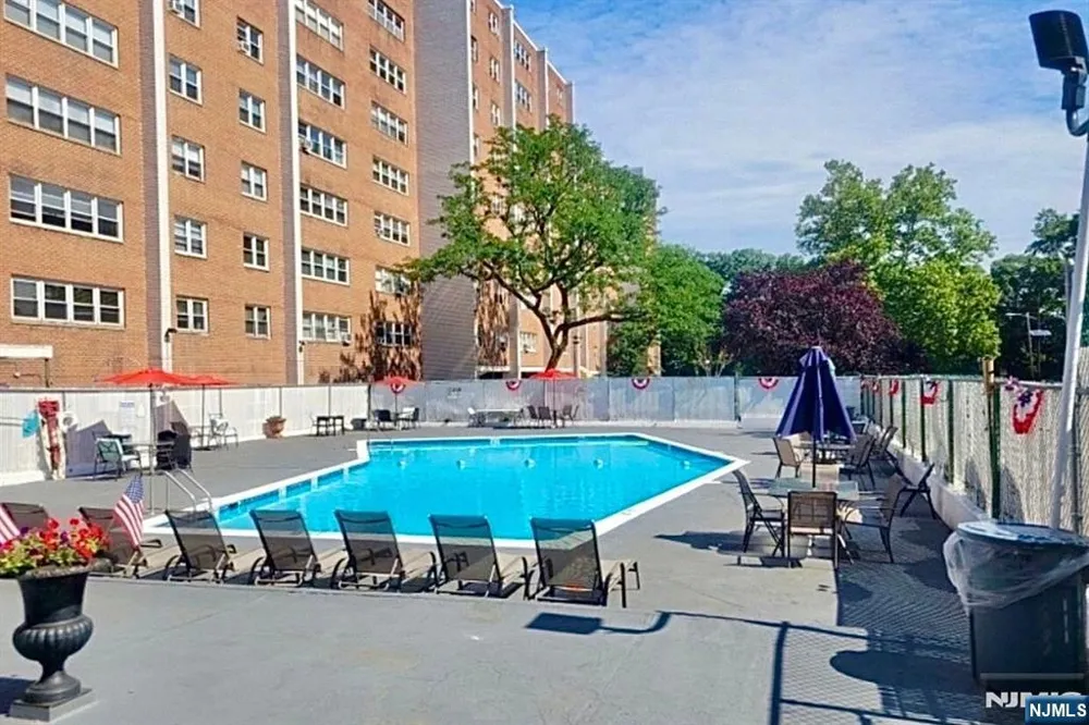 39 E 39th 7R Paterson, NJ 07514
