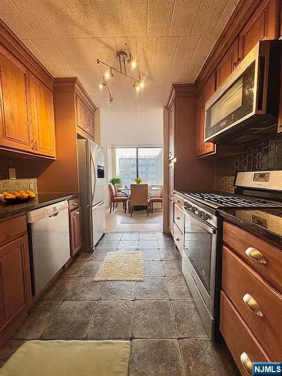 9060 Palisade Avenue 811 North Bergen, NJ 07047