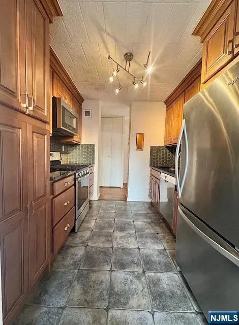9060 Palisade Avenue 811 North Bergen, NJ 07047