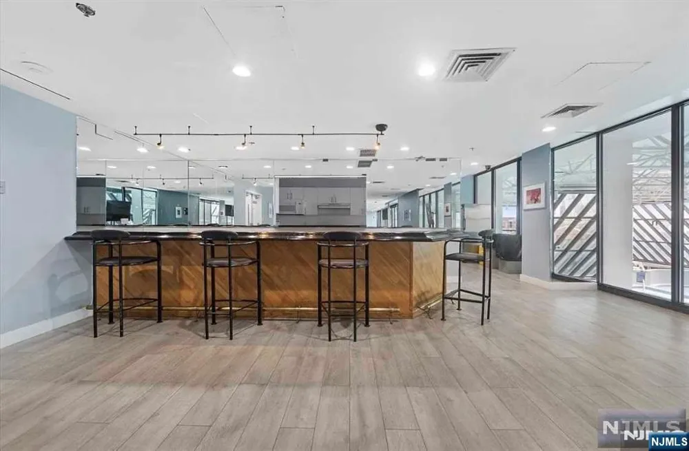 7000 Boulevard East Boulevard 49I Guttenberg, NJ 07093