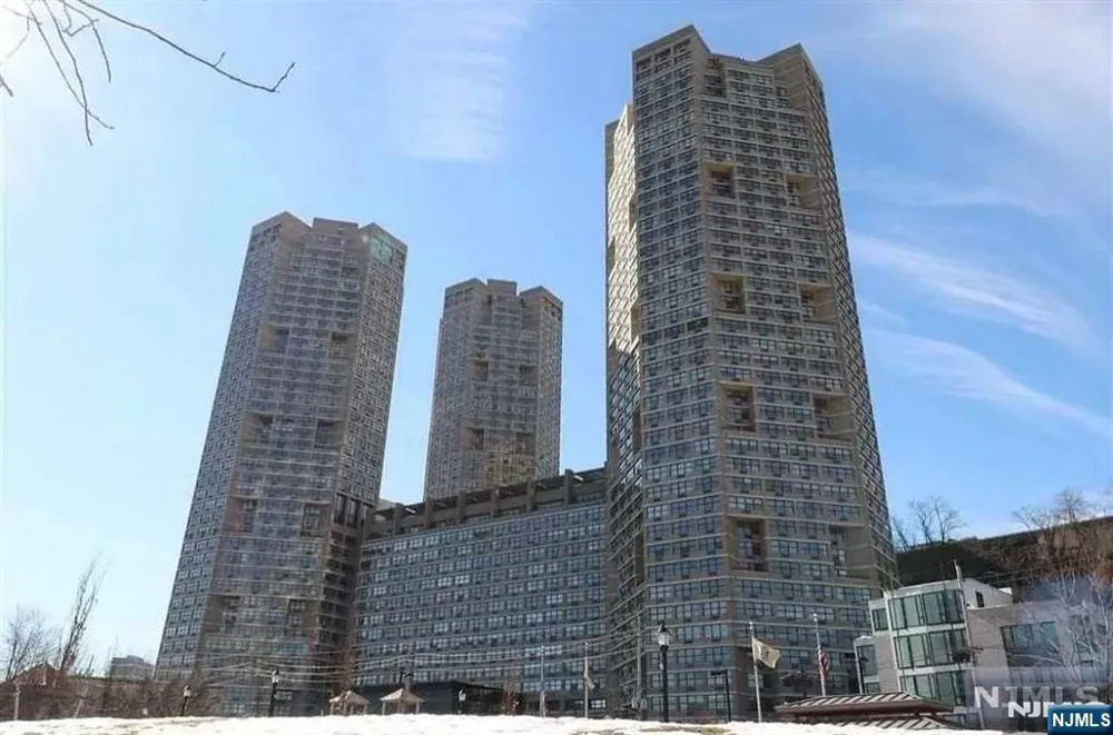 7000 Boulevard East Boulevard 49I Guttenberg, NJ 07093