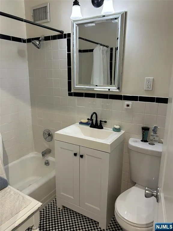 377 S Harrison Street 15D East Orange, NJ 07018
