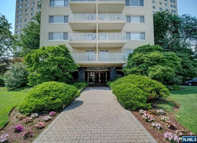377 S Harrison Street 15D East Orange, NJ 07018