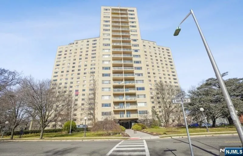 377 S Harrison Street 15D East Orange, NJ 07018