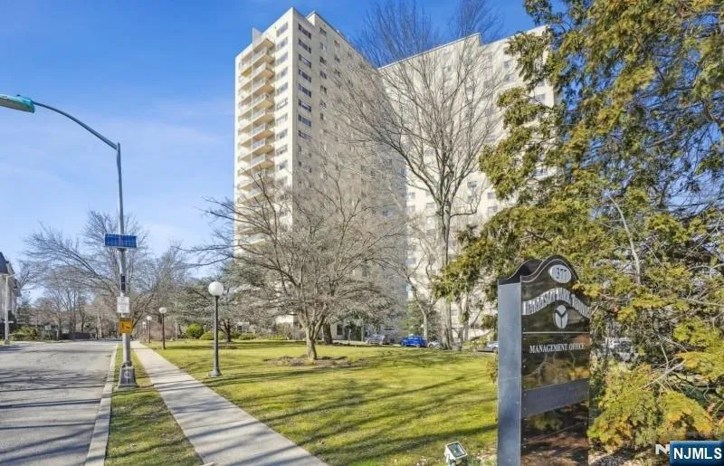 377 S Harrison Street 15D East Orange, NJ 07018
