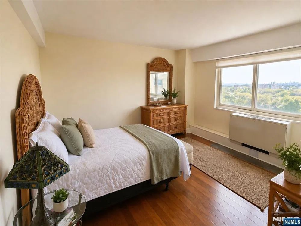 377 S Harrison Street 15D East Orange, NJ 07018