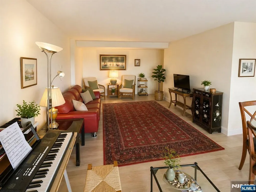377 S Harrison Street 15D East Orange, NJ 07018