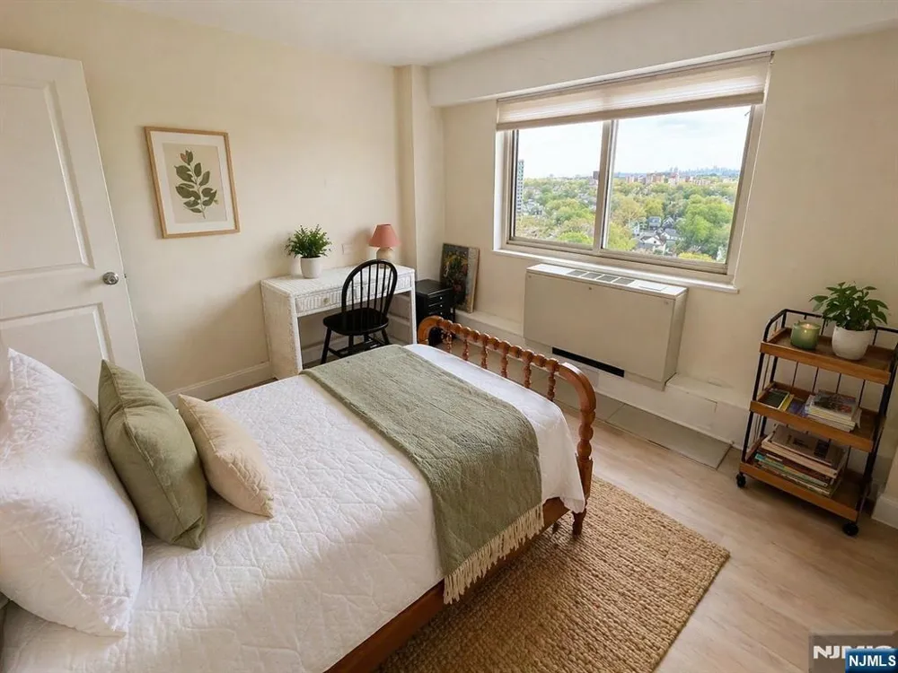 377 S Harrison Street 15D East Orange, NJ 07018