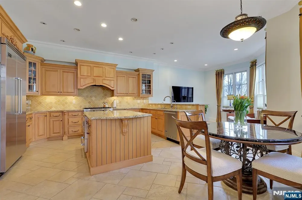 414 Bellaire Drive Demarest, NJ 07627