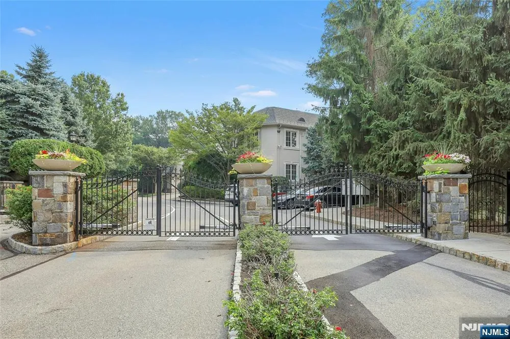 414 Bellaire Drive Demarest, NJ 07627