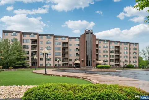 1360 Hamburg Turnpike 409