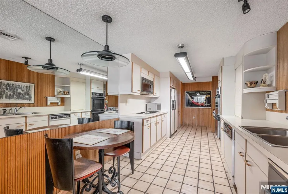 1360 Hamburg Turnpike 409 Wayne, NJ 07470