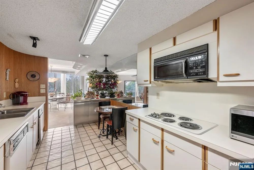 1360 Hamburg Turnpike 409 Wayne, NJ 07470