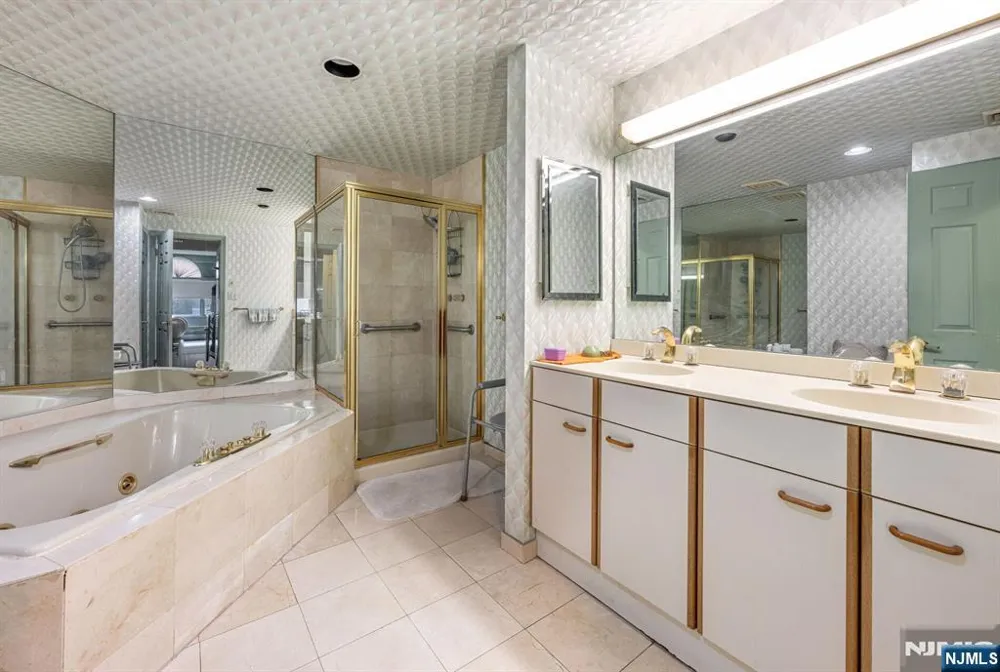 1360 Hamburg Turnpike 409 Wayne, NJ 07470