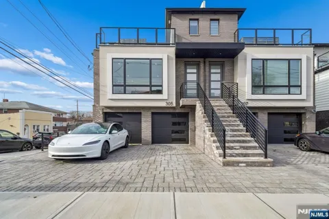 305 8th Street 2