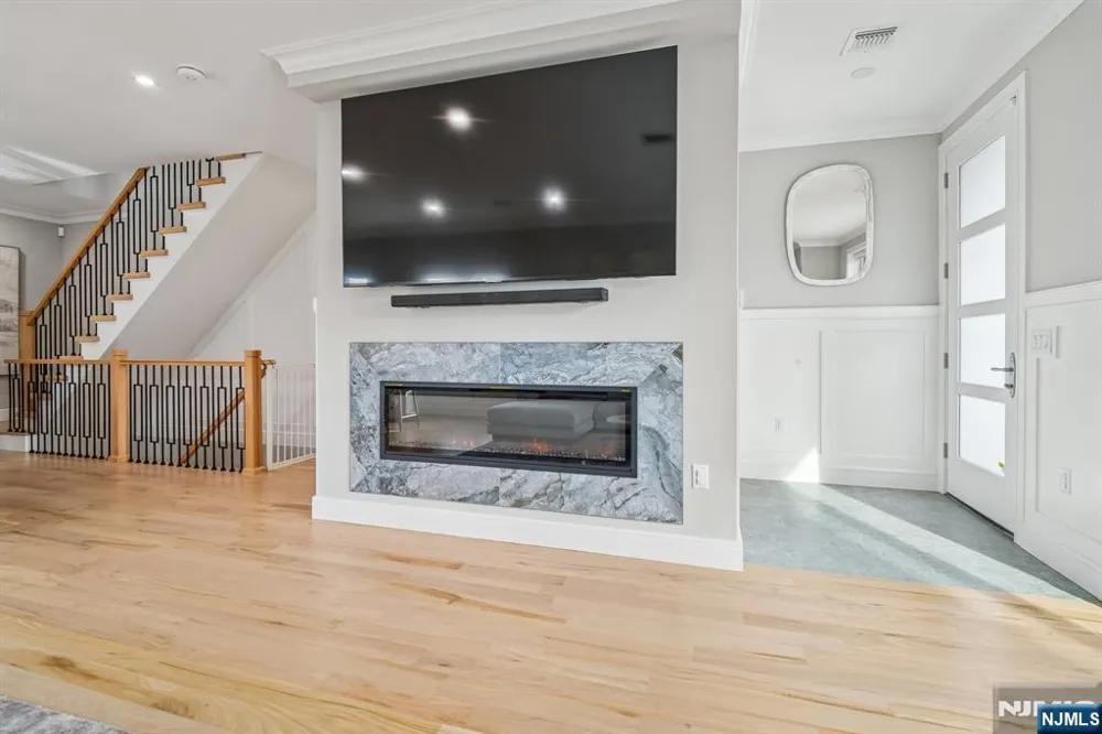 305 8th Street 2 Fairview, NJ 07022