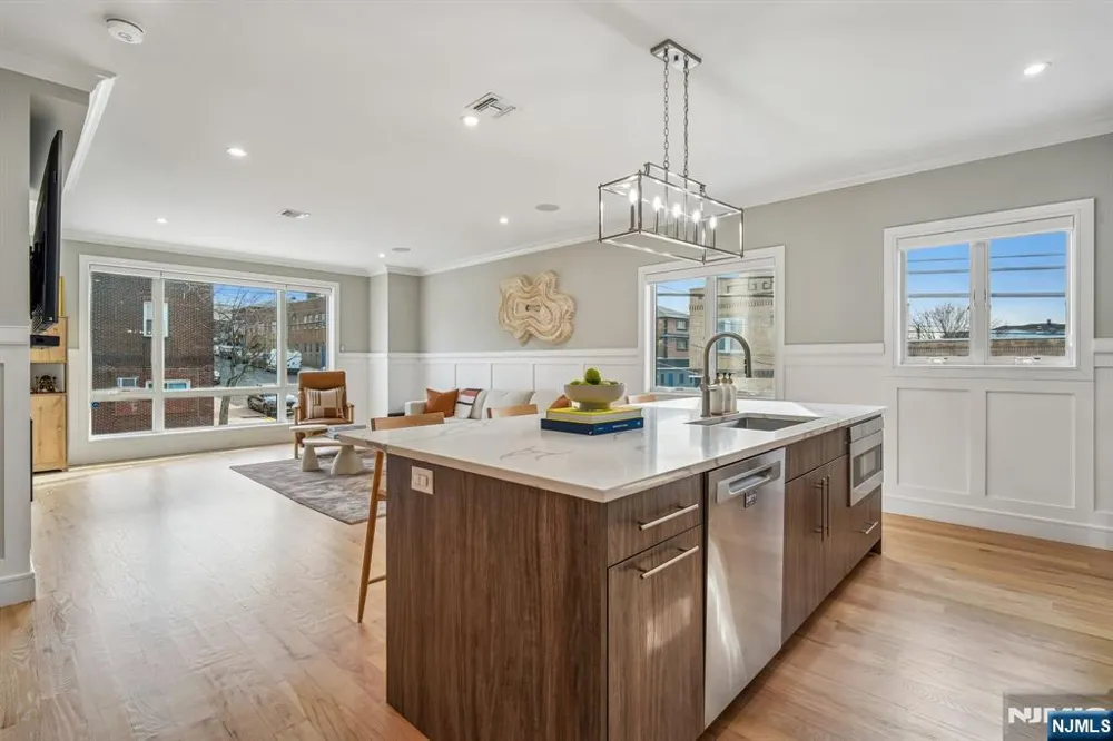 305 8th Street 2 Fairview, NJ 07022