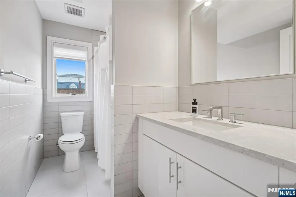 305 8th Street 2 Fairview, NJ 07022