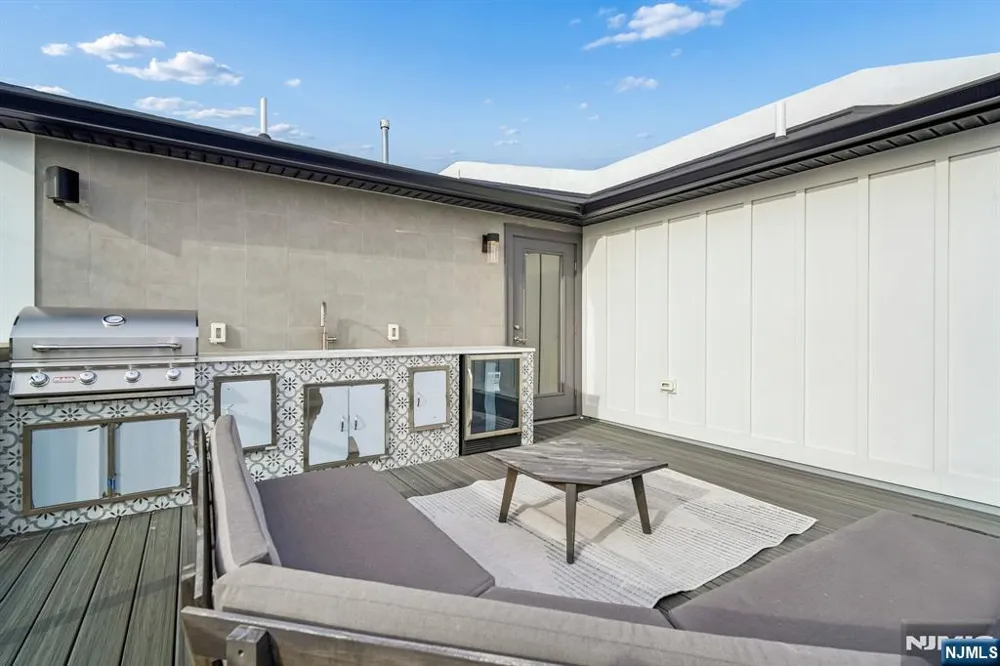 305 8th Street 2 Fairview, NJ 07022
