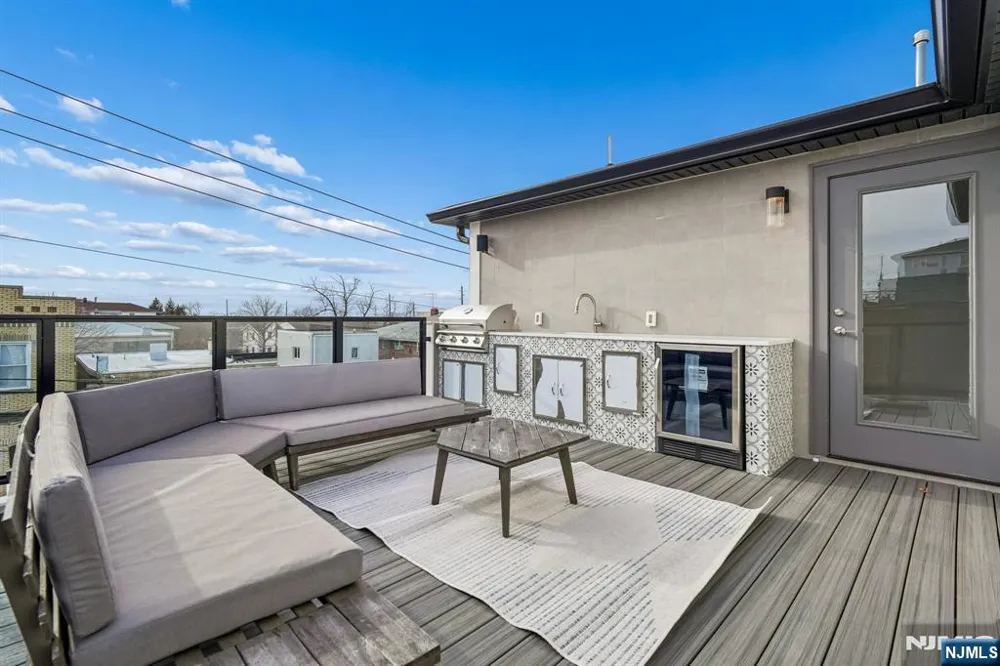 305 8th Street 2 Fairview, NJ 07022
