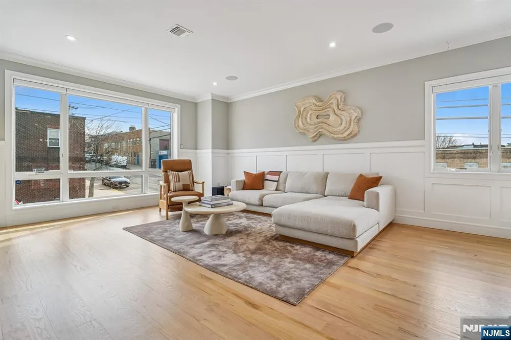305 8th Street 2 Fairview, NJ 07022