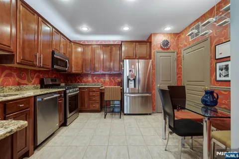10402 Warrens Way TOP FLOOR RENOV