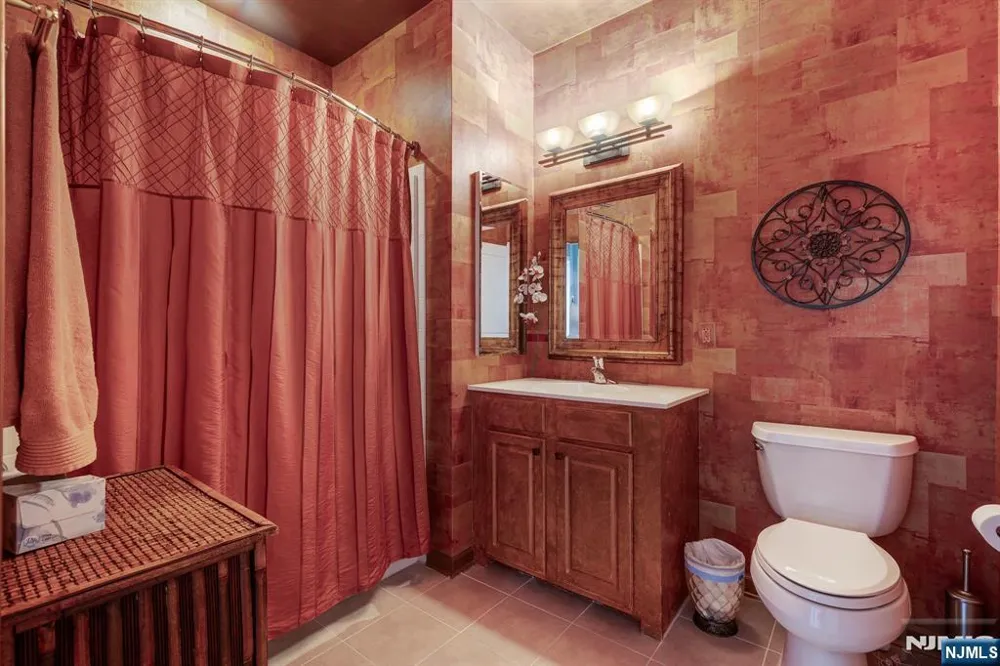 10402 Warrens Way TOP FLOOR RENOV Wanaque, NJ 07465
