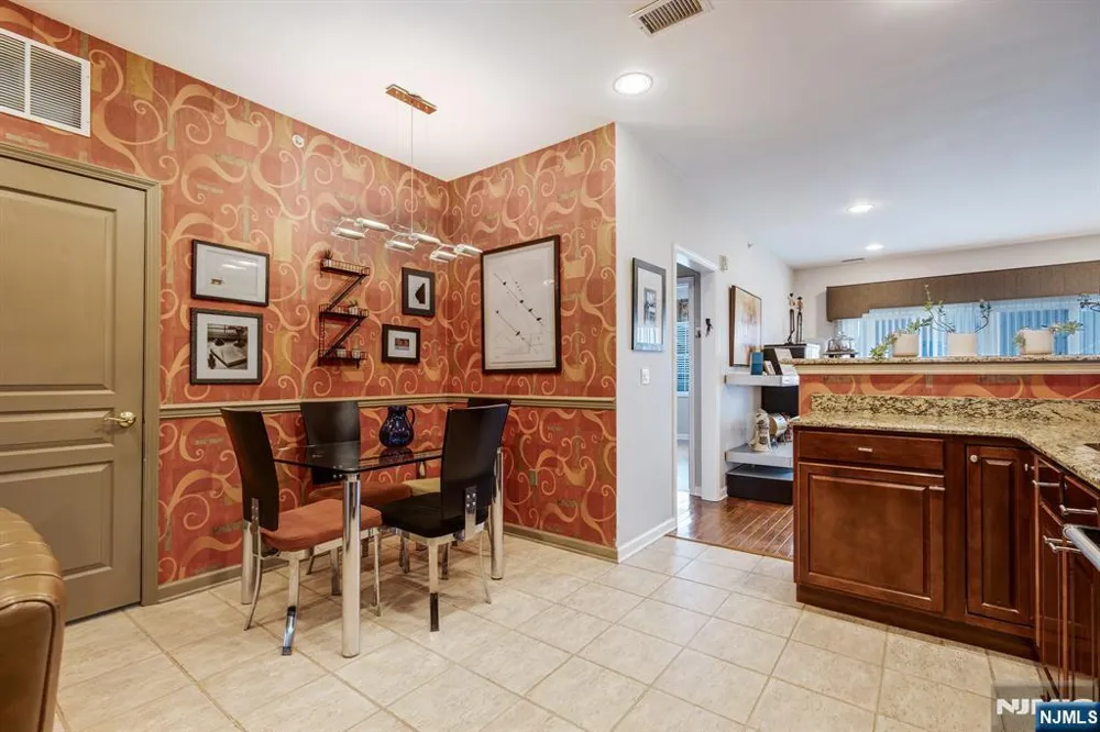 10402 Warrens Way TOP FLOOR RENOV Wanaque, NJ 07465