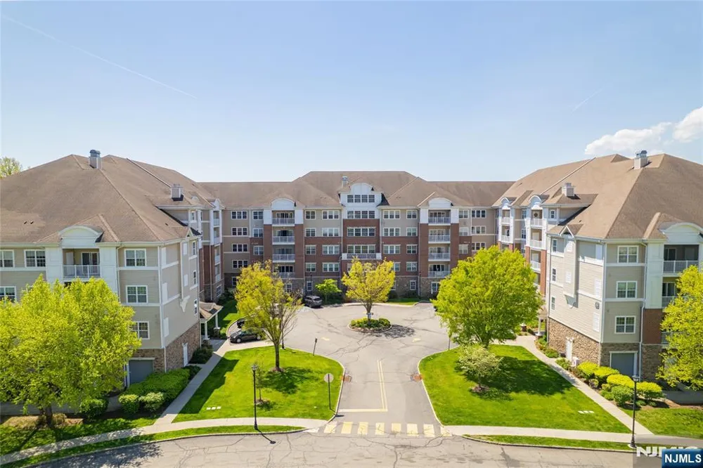 10402 Warrens Way TOP FLOOR RENOV Wanaque, NJ 07465