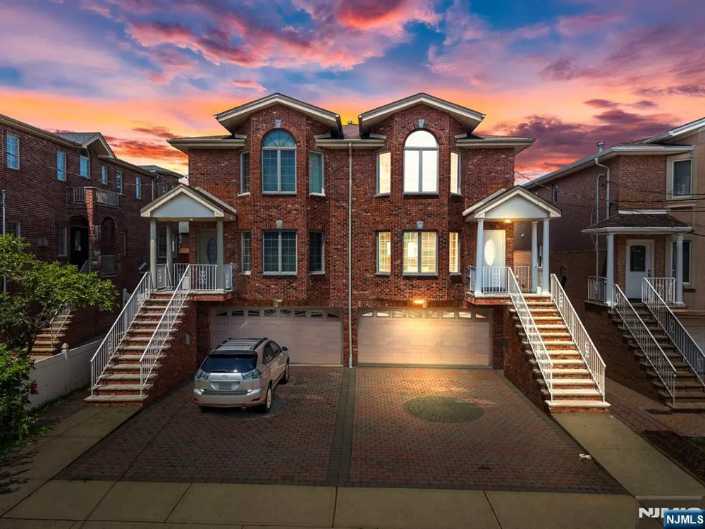 433 1st Street B Palisades Park, NJ 07650