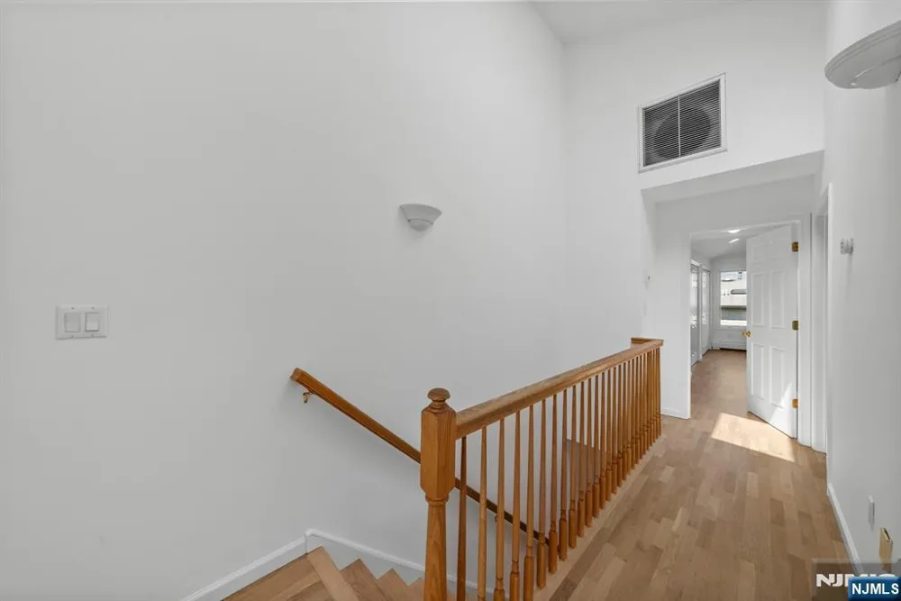 433 1st Street B Palisades Park, NJ 07650