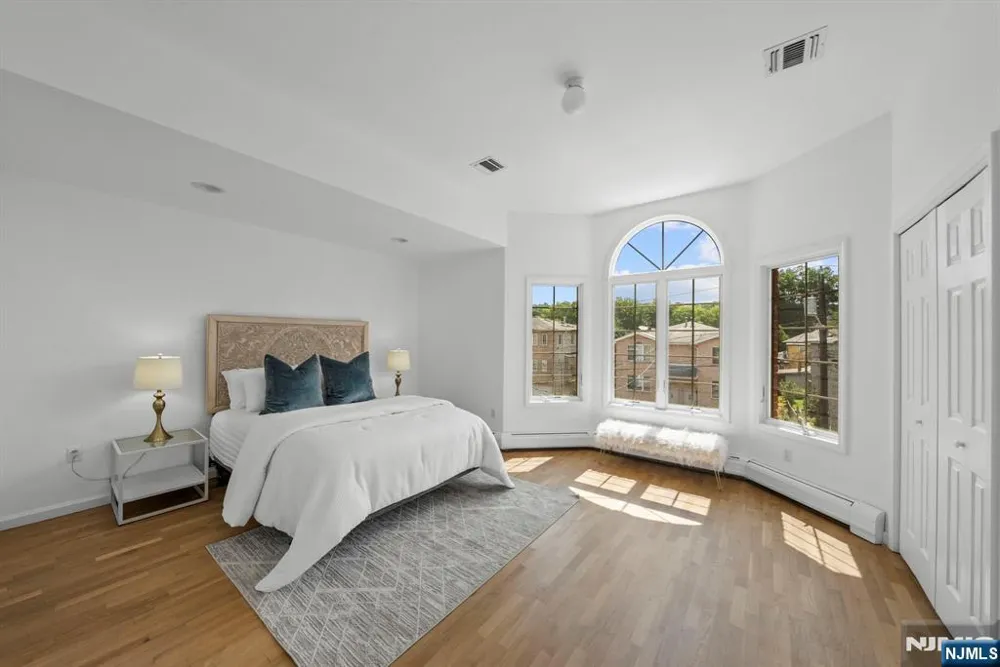 433 1st Street B Palisades Park, NJ 07650