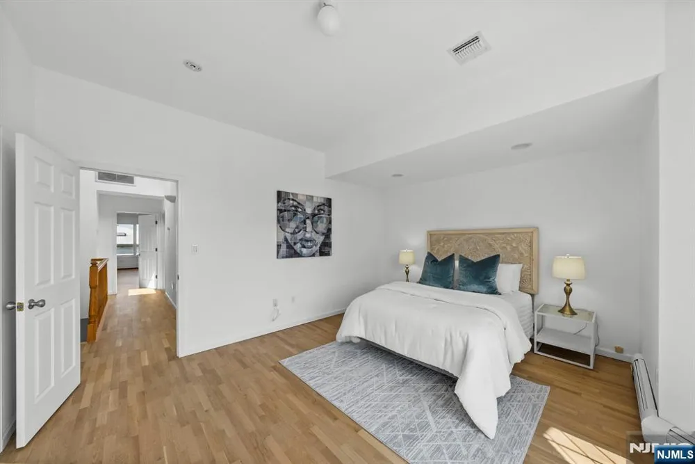 433 1st Street B Palisades Park, NJ 07650