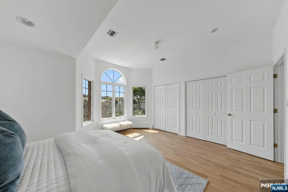 433 1st Street B Palisades Park, NJ 07650
