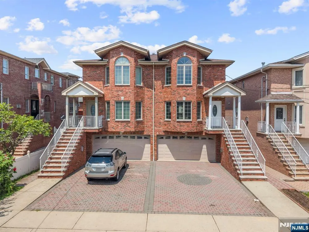 433 1st Street B Palisades Park, NJ 07650
