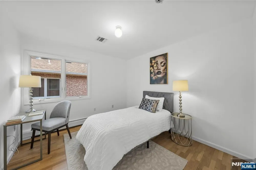 433 1st Street B Palisades Park, NJ 07650