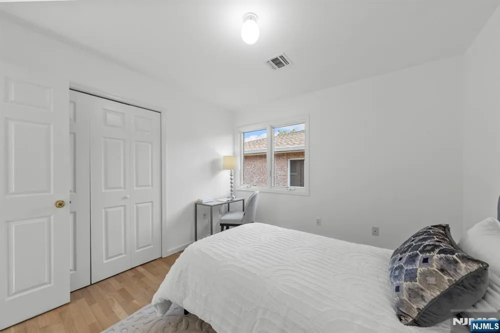 433 1st Street B Palisades Park, NJ 07650