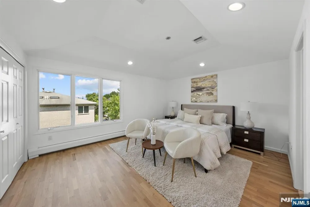 433 1st Street B Palisades Park, NJ 07650