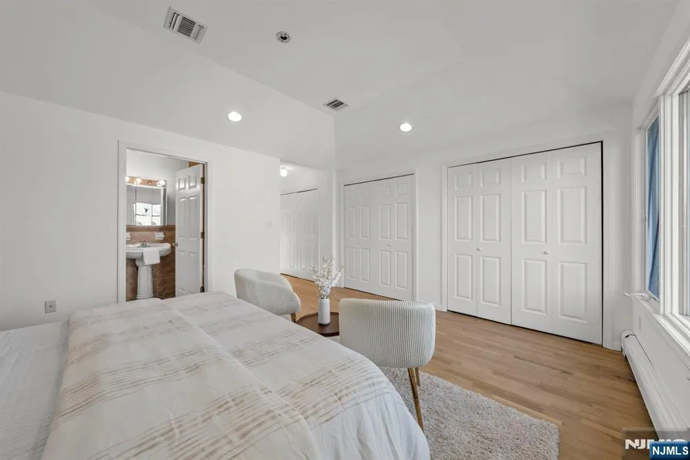 433 1st Street B Palisades Park, NJ 07650