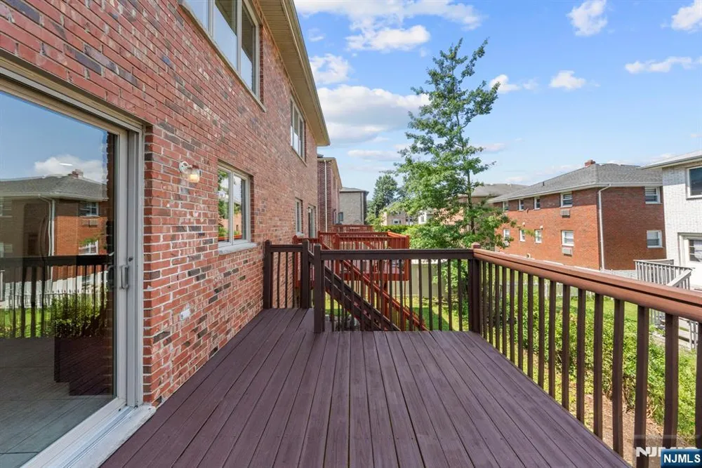 433 1st Street B Palisades Park, NJ 07650