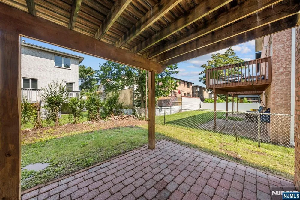 433 1st Street B Palisades Park, NJ 07650