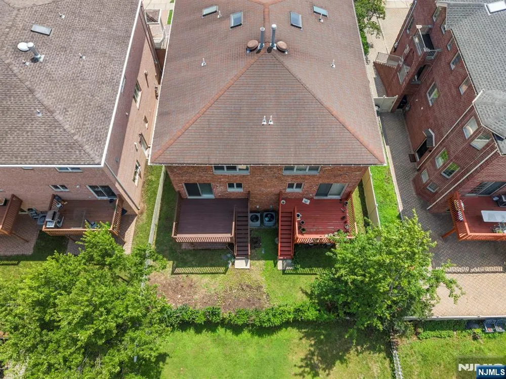 433 1st Street B Palisades Park, NJ 07650