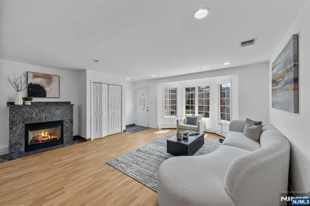 433 1st Street B Palisades Park, NJ 07650